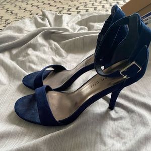 Madden girl heels EUC. 9M. Navy suede.